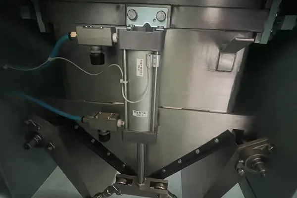 Weighing hopper