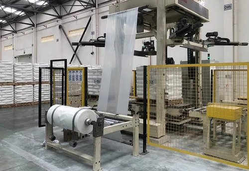 Automatic stretch hooding machine used in palletizing packaging line